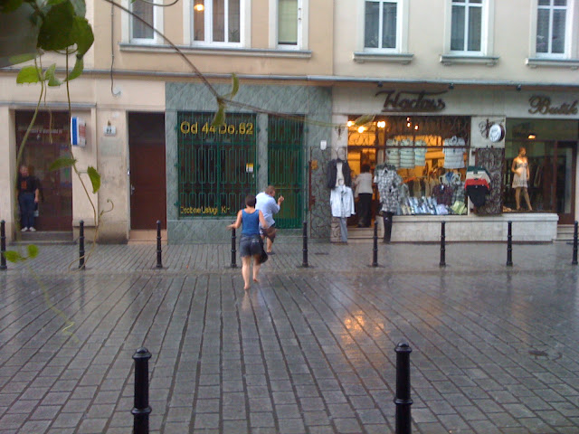 The rainy square outside the kawiarnia, snapshot two