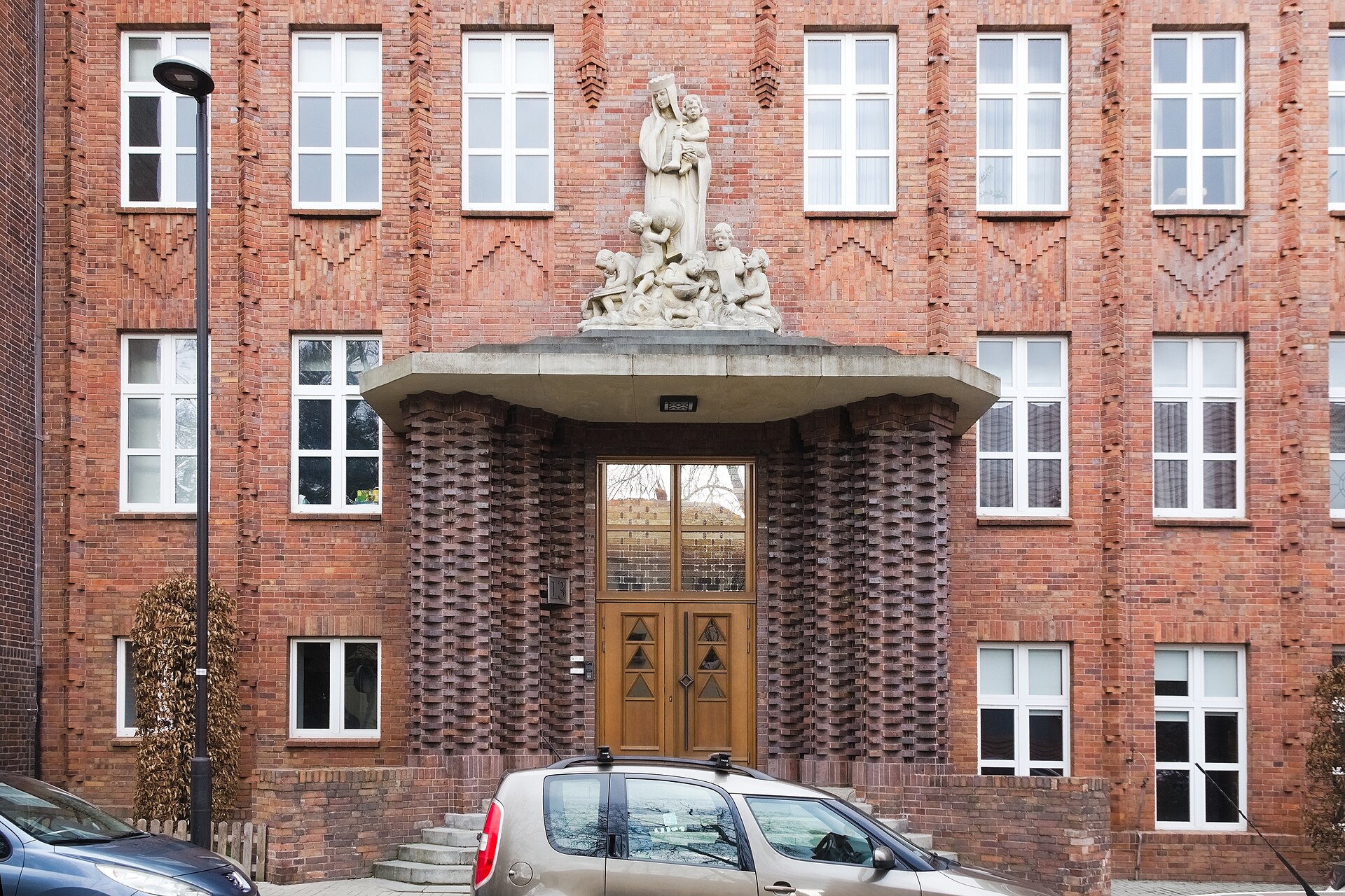 The restored entrance of the tech hub at Krolowej Bony 13