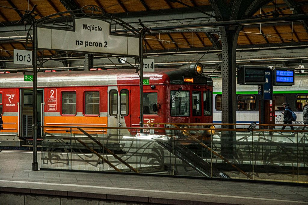 Silesian Tracks: The Logic of the Compartment