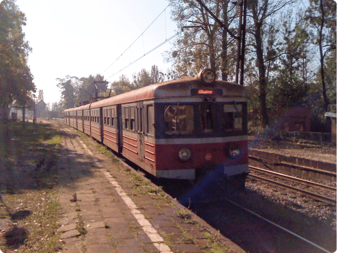 EN57 EMU train. Standing on platform 3, Łabędy 2010. 
